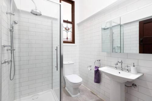 a bathroom with a toilet and a sink and a shower at Kings Billabong Haven in Irymple