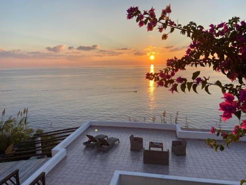 Villa mare - Suspended over the sea