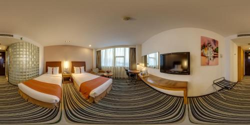 Postel nebo postele na pokoji v ubytování Holiday Inn Express Shanghai Jinqiao Central by IHG