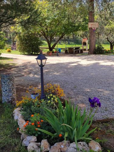 a street light in a garden with flowers at B&B Il Pizzagiallo in Massa Martana