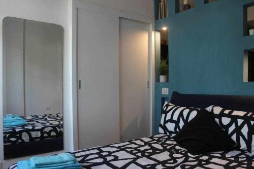 a bedroom with a black and white bed and a mirror at Lovely Firenze Open spaceCentrale Turismo e Work in Florence