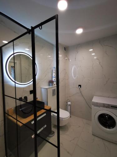 Ett badrum på Akacjowy Apartament