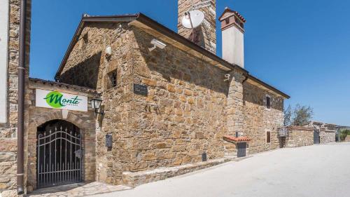 Φωτογραφία από το άλμπουμ του Luxurious villa with stunning view in Buje σε Merišće