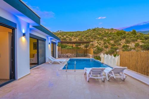 Fotografie z fotogalerie ubytování Cozy Villa Mari with Pool in Peaceful Nature Kalkan-KAŞ v destinaci Kaş