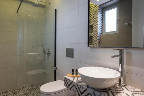 Bilik mandi di Ostrakon Suites