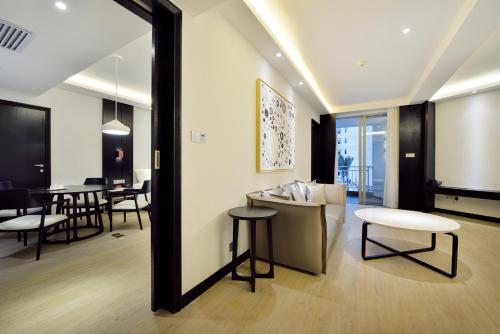 a living room with a couch and a table at Palace Resort Villas Yalong Bay Sanya in Sanya