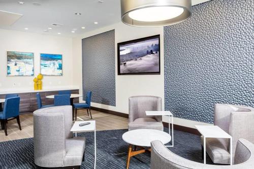 Posezení v ubytování Dublin 1BR w Gym Lounge Pool nr BART SFO-1041