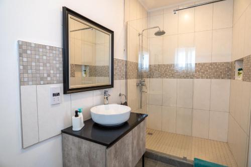 Ein Badezimmer in der Unterkunft OCEAN VISTA
