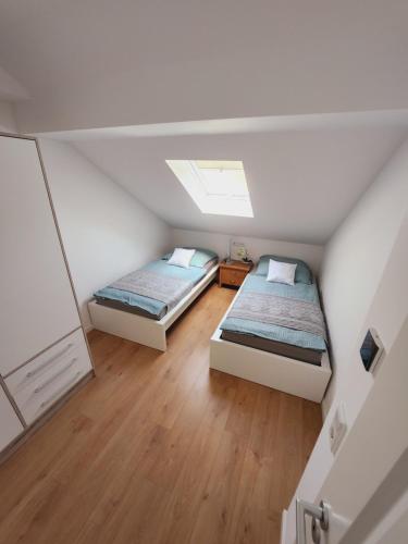 two beds in a room with a attic at Apartment Katarina Oberasbach mit Klimaanlage 6 Minuten von Playmobil Fun Park in Oberasbach