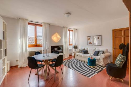 Apartments Florence- Accademia Charme