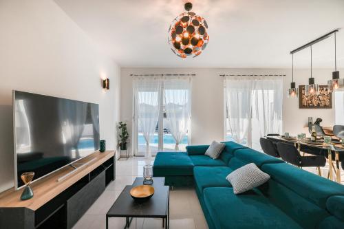 Gallery image of La Reina House - Private Heated Pool in Bibinje