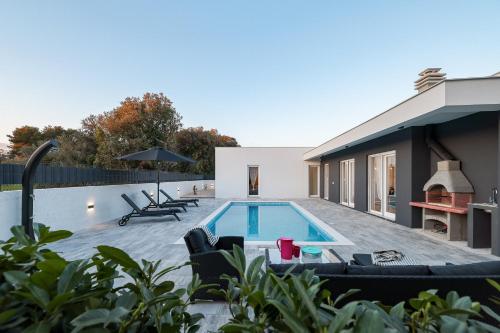 Villa La Reina - Private Heated Pool & Garden