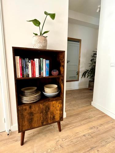Perpustakaan di apartmen