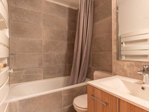 Kúpeľňa v ubytovaní Appartement cosy 4 pers avec balcon à Valmorel - FR-1-291-880