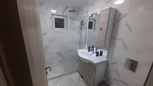 Koupelna v ubytování Delia Apartament
