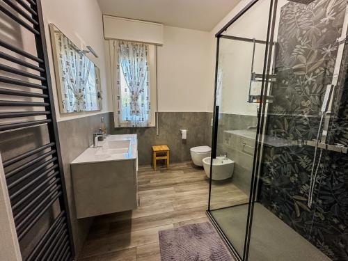 a bathroom with a shower and a sink and a toilet at Casa Mirella in Cavallino-Treporti