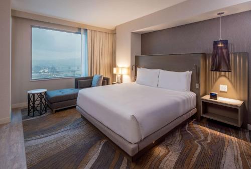 Hyatt Regency Portland at the Oregon Convention Center Image