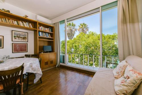 Balkoni atau teres di Rent4Rest Estoril Beachfront Apartments