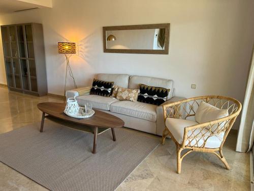Luxury Apartment Elviria Hills - Stunning Views