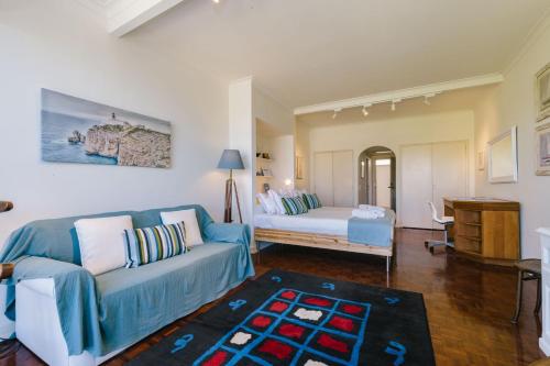 Katil atau katil-katil dalam bilik di Rent4Rest Estoril Beachfront Apartments