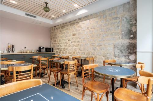 Un restaurant sau alt loc unde se poate mânca la District Republique