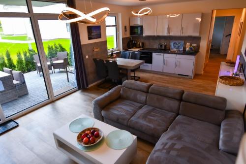 Ein Sitzbereich in der Unterkunft Neues, modernes Apartment NeLi mit Terrasse, 100m zum Hafen Röbel Müritz