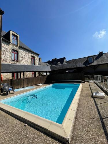 a swimming pool in the backyard of a house at Studio - 19 in Rochefort-en-Terre