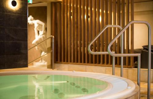 Piscina di Hostellerie Des Châteaux & Spa o nelle vicinanze