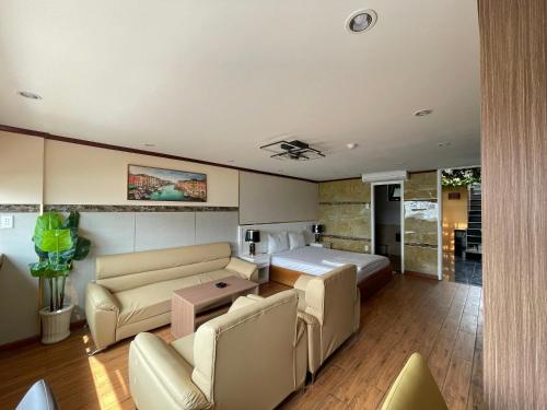 Kuchyň nebo kuchyňský kout v ubytování Binh An Hotel