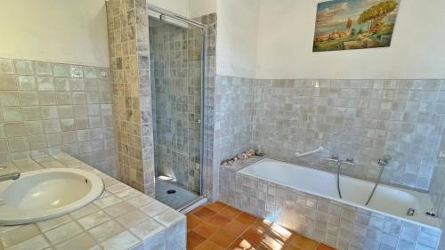 Et badeværelse på Villa Armalac