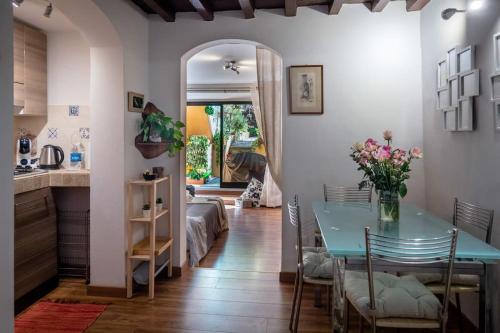 Χώρος καθιστικού στο Monica appartamento con giardino al Ponte Vecchio