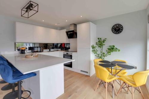 Dapur atau dapur kecil di New London Life Executive Apartments