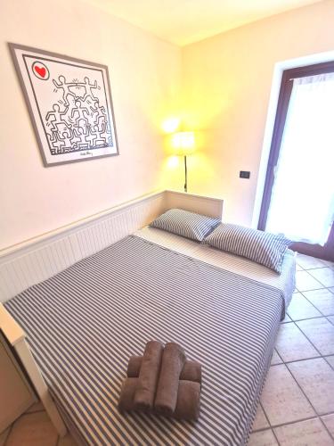 a bed in a room with two towels on it at Old Town Apartment with Terrace - Live Love Lake in Peschiera del Garda