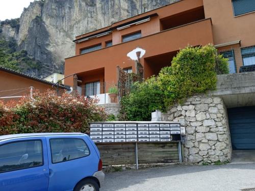a blue car parked in front of a building at L'angolo di pace e relax del lago di Garda in Riva del Garda