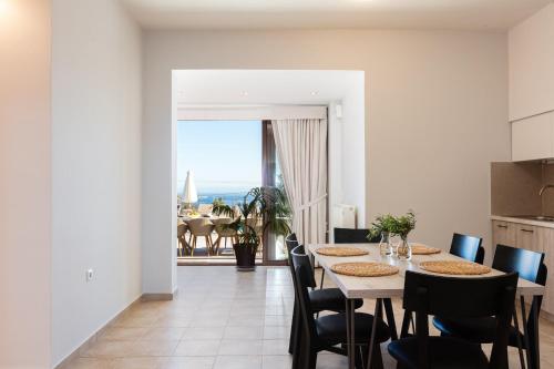 Φωτογραφία από το άλμπουμ του Villa Natura - With Private Heated Pool σε Tria Monastiria