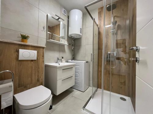 Ένα μπάνιο στο Apartments Nino