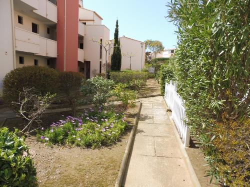 Vonkajšia záhrada v ubytovaní LE NAXOS Joli T2 proche port Mont St Martin Cap d'Agde