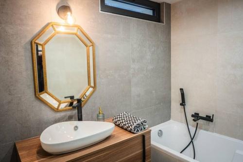 Photo de la galerie de l'établissement Villa moderne avec piscine privative, à Biguglia