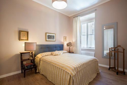 "Elegant 4BR Apartment in Historic Palazzo Vatican Steps"