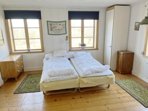 Кровать или кровати в номере Charming and old house in Virserum close to lake