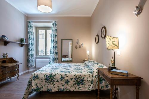 "Elegant 4BR Apartment in Historic Palazzo Vatican Steps"