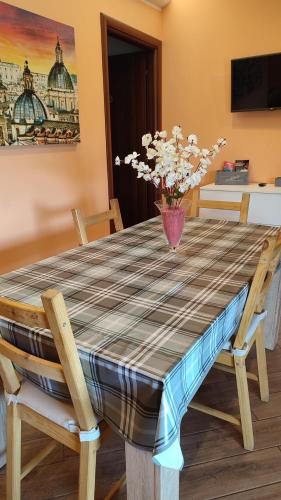 a table with a vase of flowers on top of it at Casa Vacanza Giorgia 2.0 in Marino