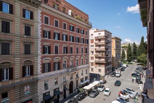 "Elegant 4BR Apartment in Historic Palazzo Vatican Steps"