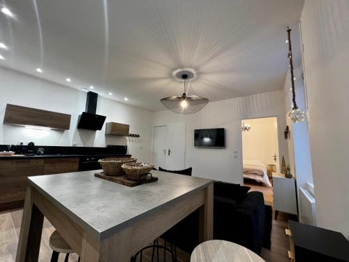 Photo de la galerie de l'établissement Appartement cosy centre ville, à Roanne