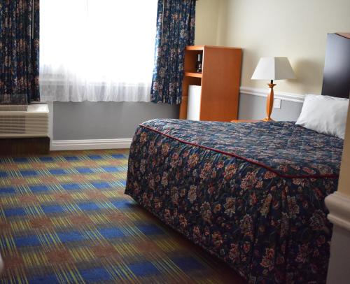 Letto o letti in una camera di East Norwich Inn