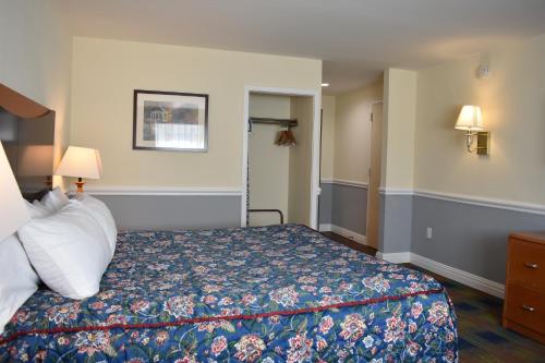 Letto o letti in una camera di East Norwich Inn