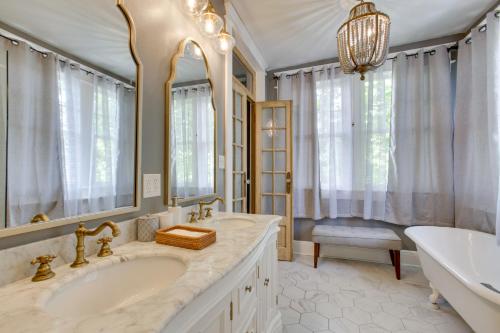 ห้องน้ำของ Luxury New Orleans Vacation Rental Townhome!