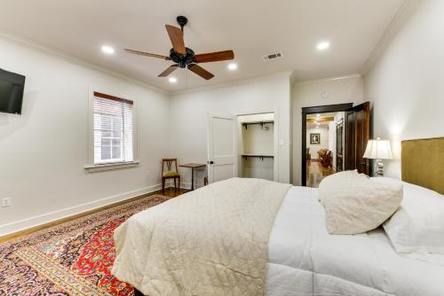 Легло или легла в стая в Charming Louisiana Getaway with Furnished Balcony!