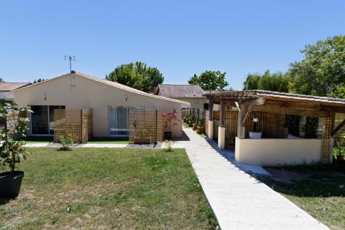 a house with a garden in front of it at Le Cocon de Lily in Saint-Savin-de-Blay