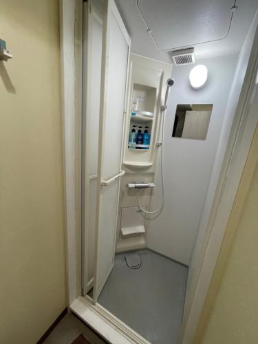 a small bathroom with a shower in a room at TenTen Guesthouse in Asakusa in Tokyo